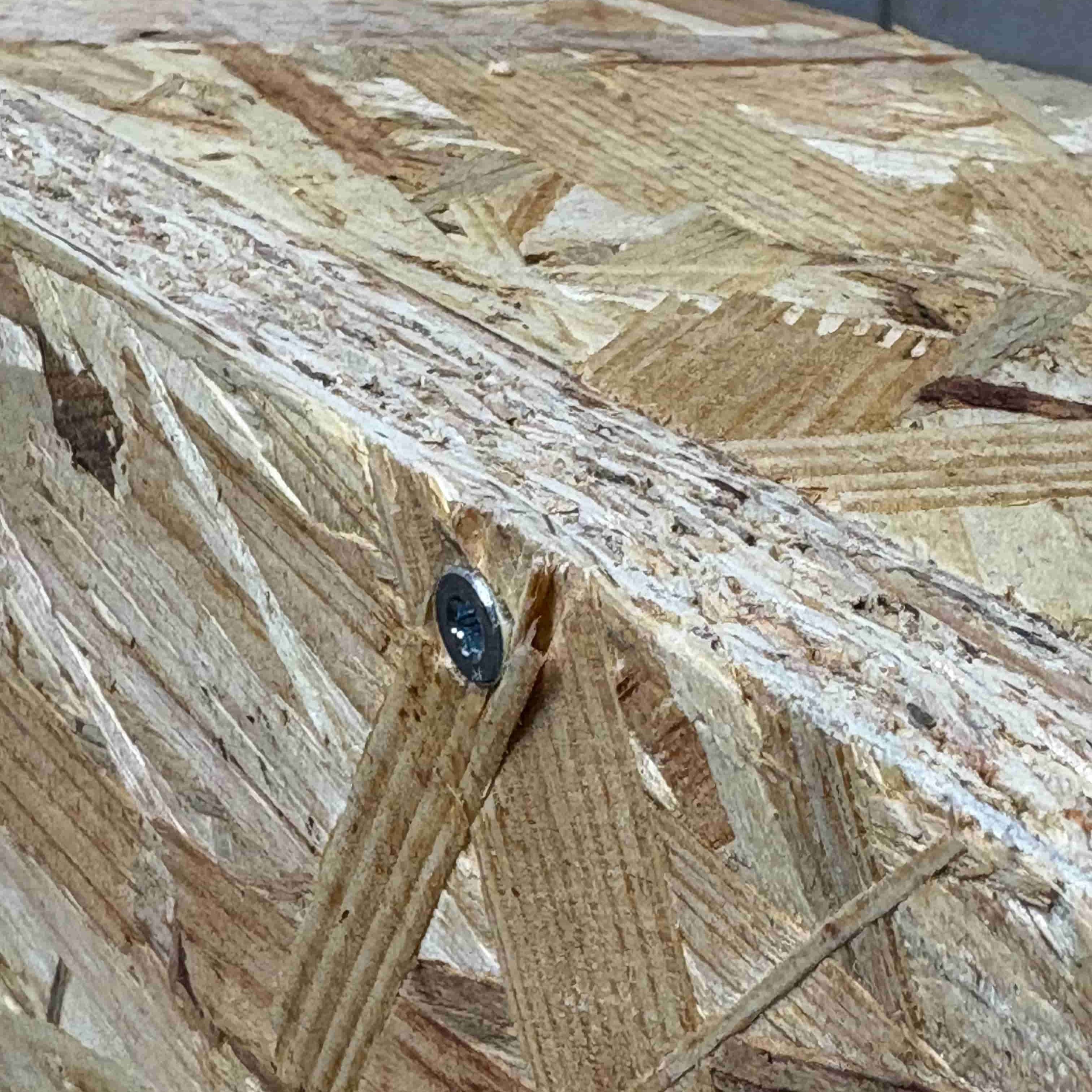 Zo schroef je twee 18 mm OSB-platen haaks en stevig aan elkaar